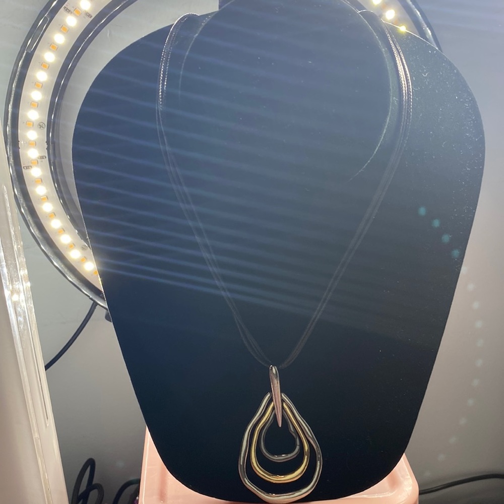 Wavy necklace and earring set